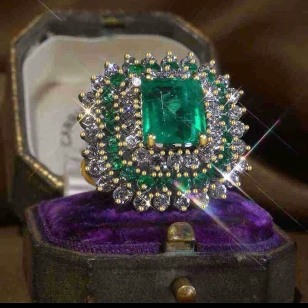 Elegant Green and Gold Statement Ring